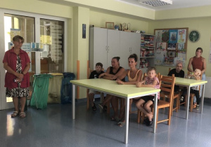 Społeczność szkolna zgromadzona na rozpoczęciu roku szkolnego