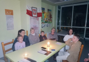 Społeczność szkolna słucha opowieści o legionach