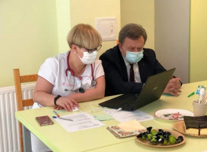 Obrady jury Ogólnopolskiego Konkursu Profilaktycznego pod hasłem "Wirus tu, wirus tam - ja mu zawsze radę dam"